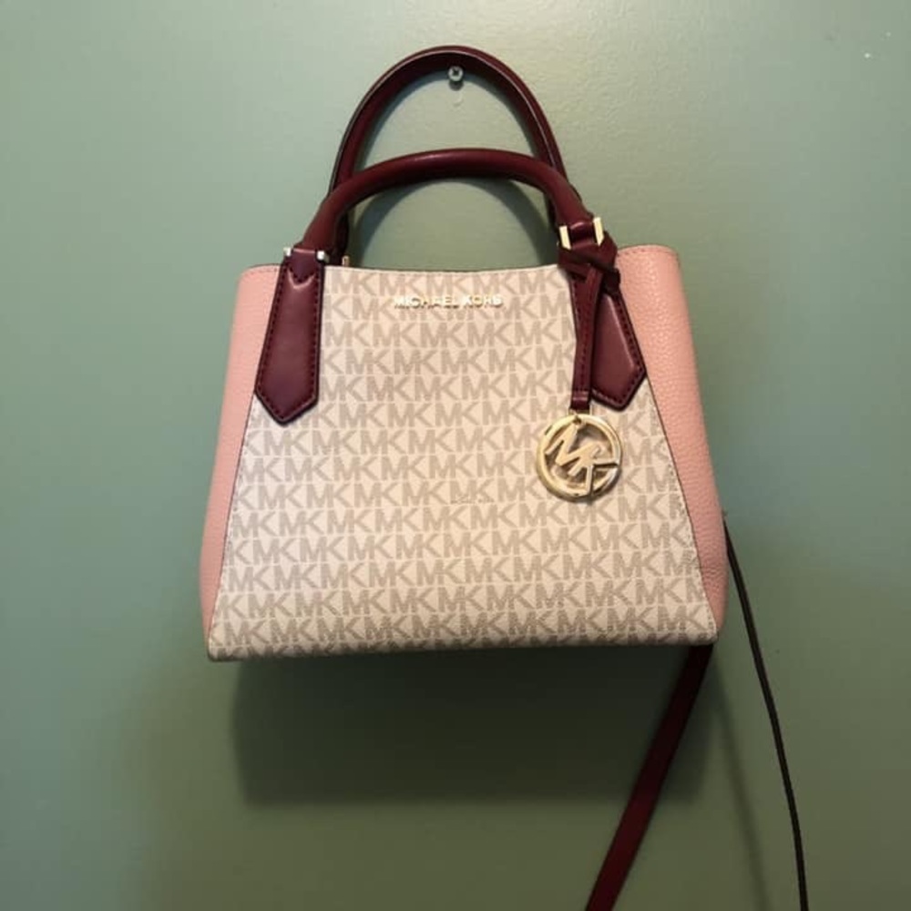 AUTHENTIC MK
